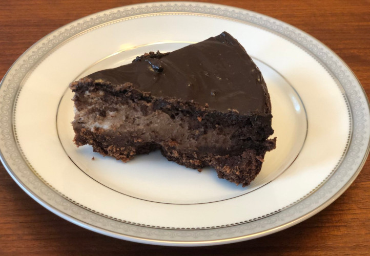 slice_peanut_butter_chocolate_cake_final